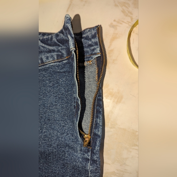 Lauren Jeans Co. - Ralph Lauren Side Zip Cropped Jeans - Size 6 - GreatCondition - Picture 3 of 8